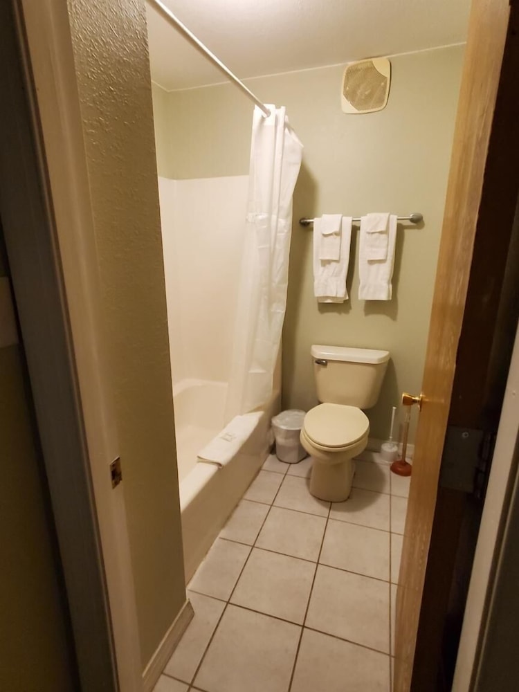 Traditional Cabin, 6 Bedrooms, Non Smoking, Partial Lake View photo 2