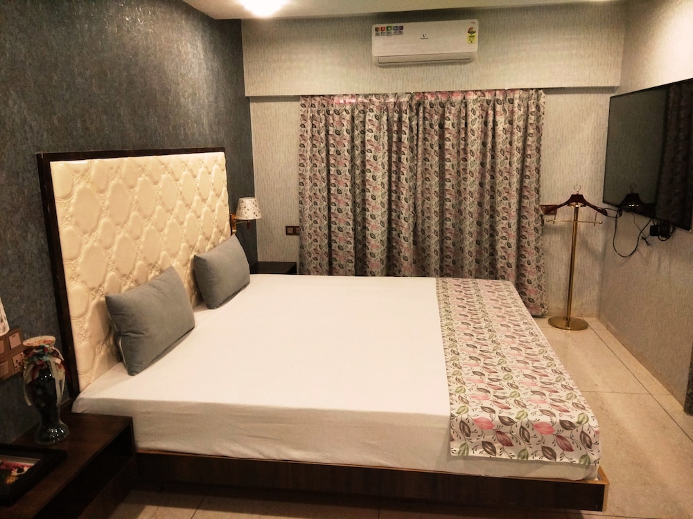 Premium Triple Room