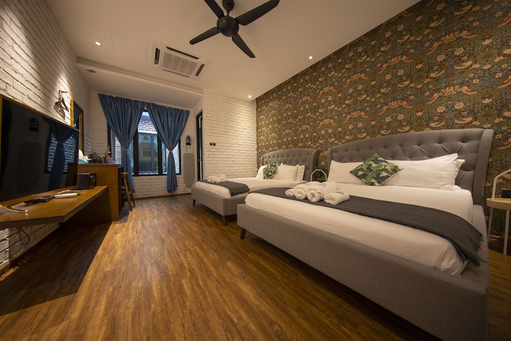 Family Room - Photo 7