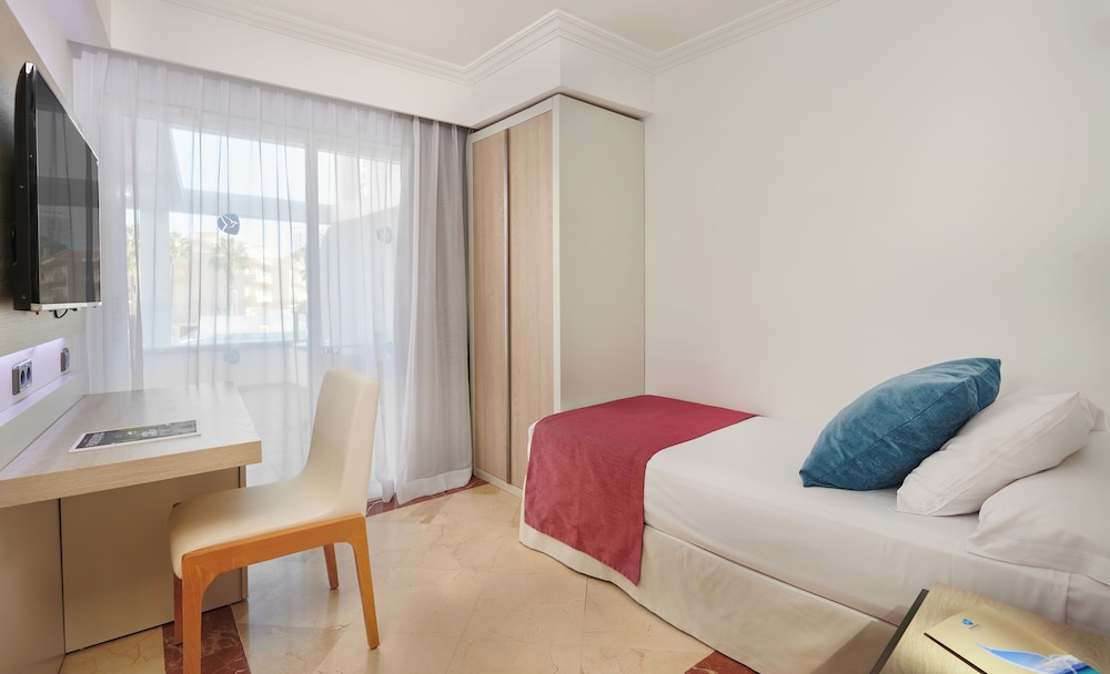 Single Room, Balcony
