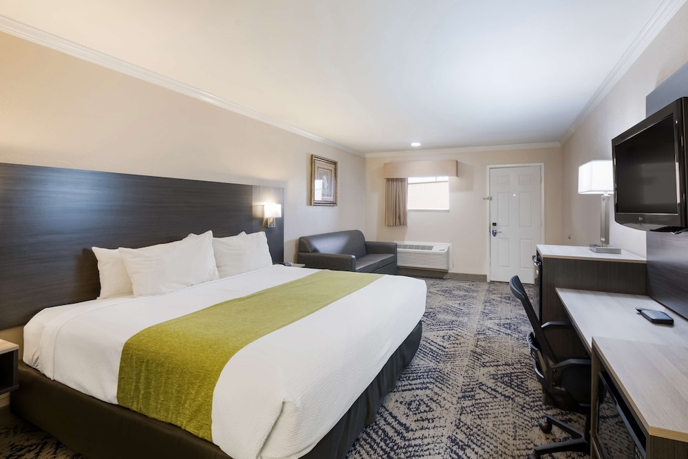 Suite, 1 King Bed, Non Smoking, Kitchenette photo 2
