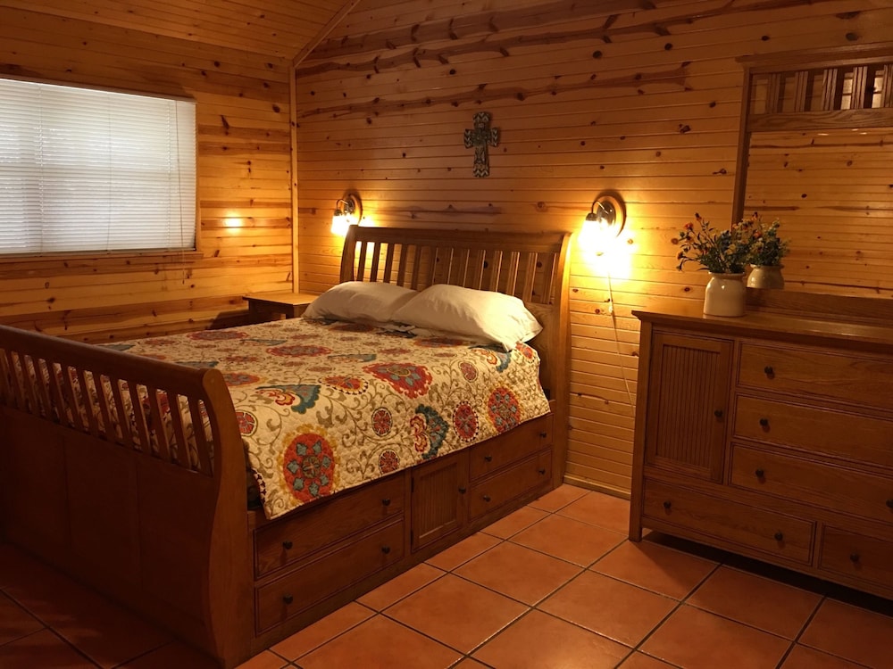Cabin, 2 Bedrooms photo 1