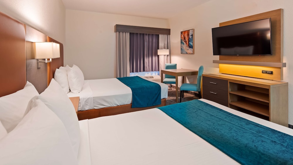 Standard Room, 2 Queen Beds, Non Smoking, Refrigerator & Microwave - Photo 2