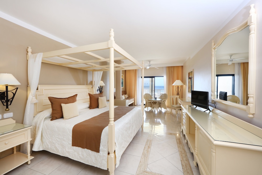 Junior Suite (Deluxe-Adults Only)
