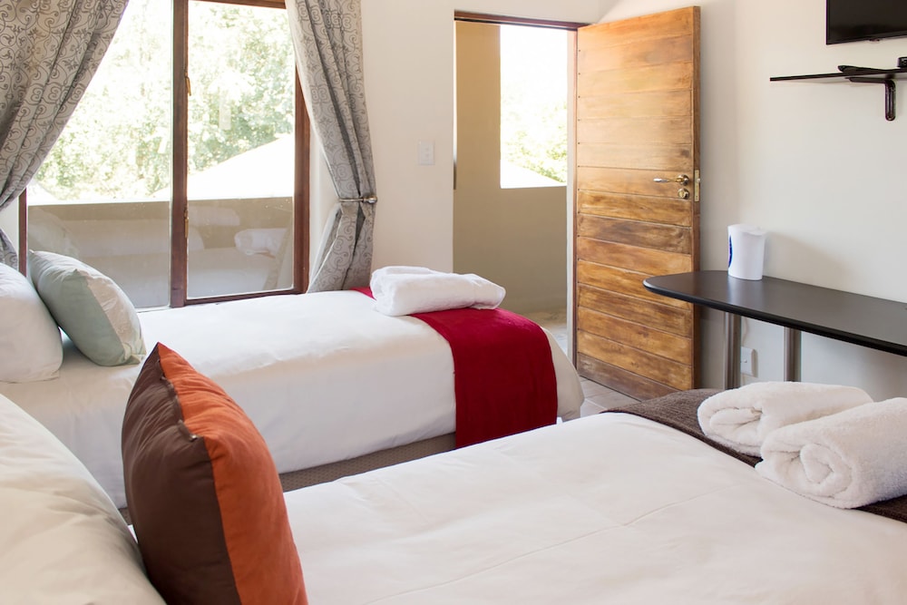 Standard Twin Room, 2 Twin Beds, Ensuite, Garden View photo 1