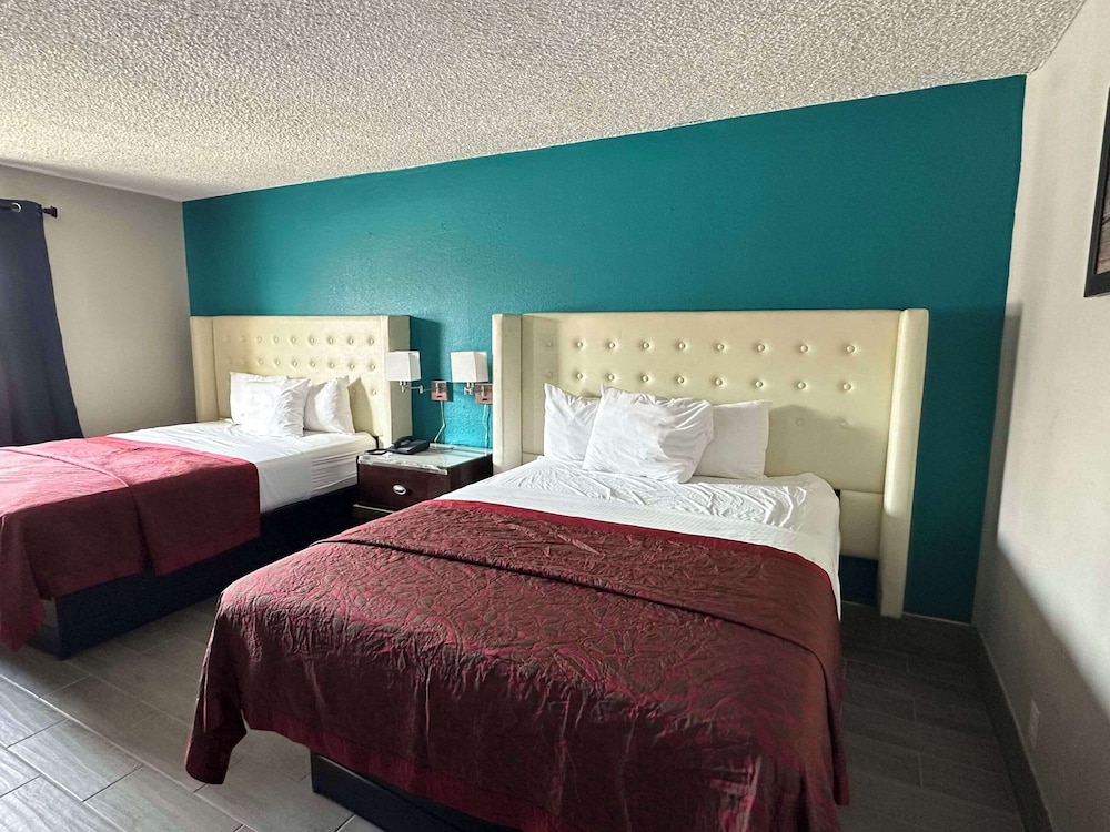 Standard Room, 2 Queen Beds, Non Smoking
