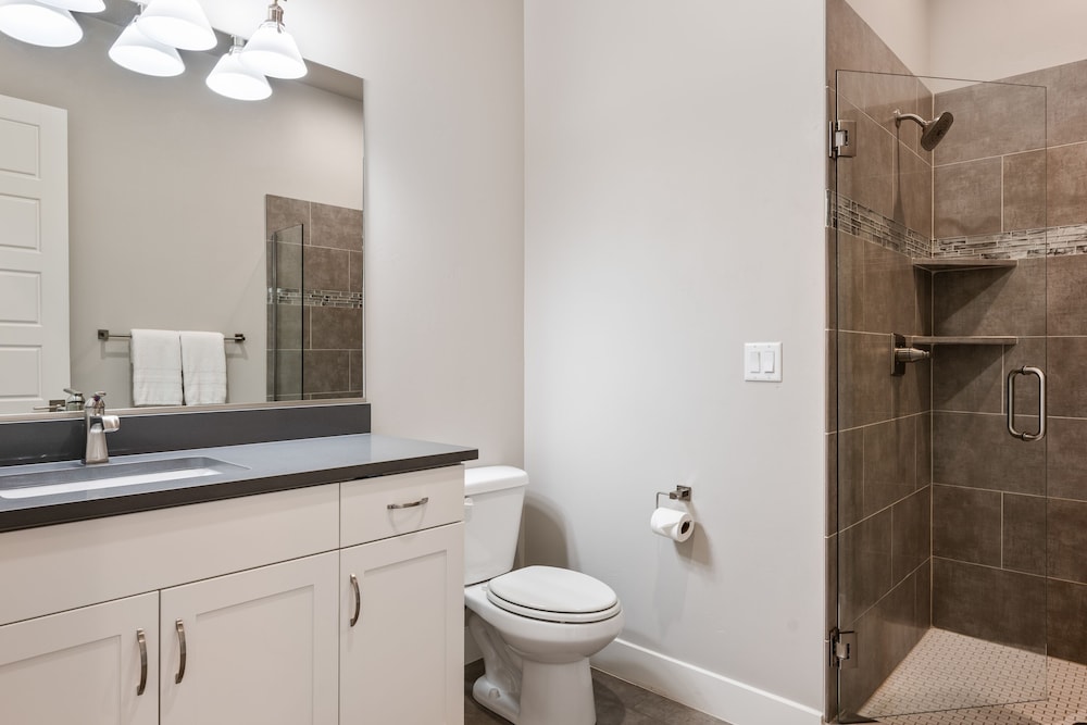 Townhome, 5 Bedrooms photo 2