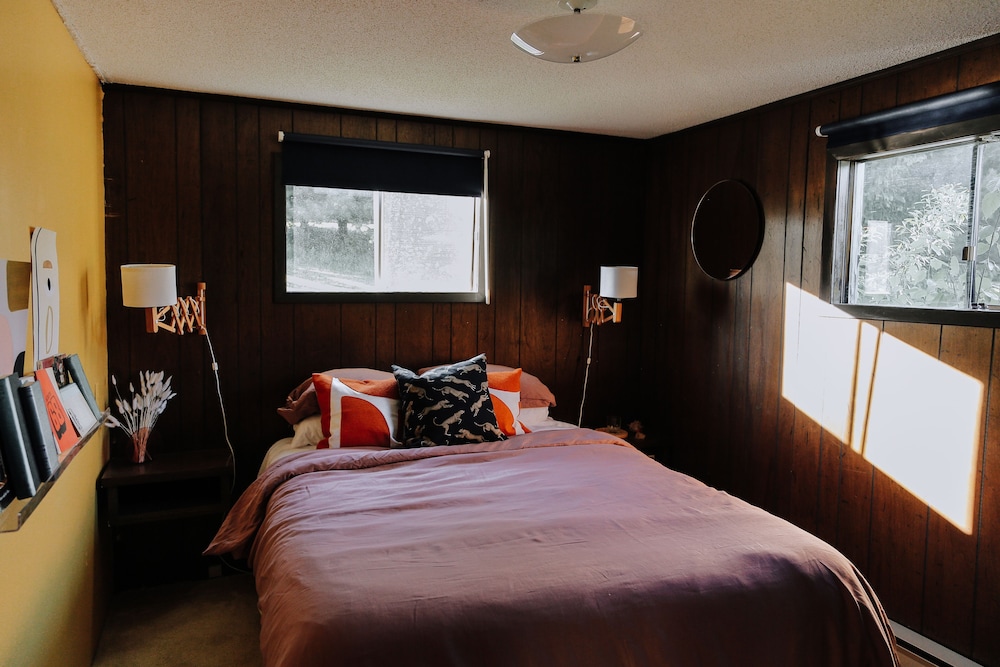 Standard Cabin, 1 Queen Bed photo 2