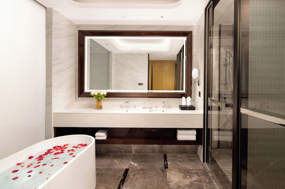 Executive Suite, City View photo 2