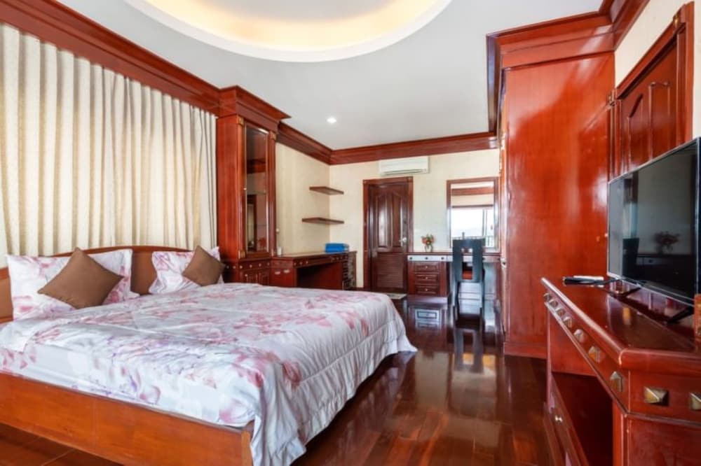 Villa, 5 Bedrooms, Private Pool - Photo 13