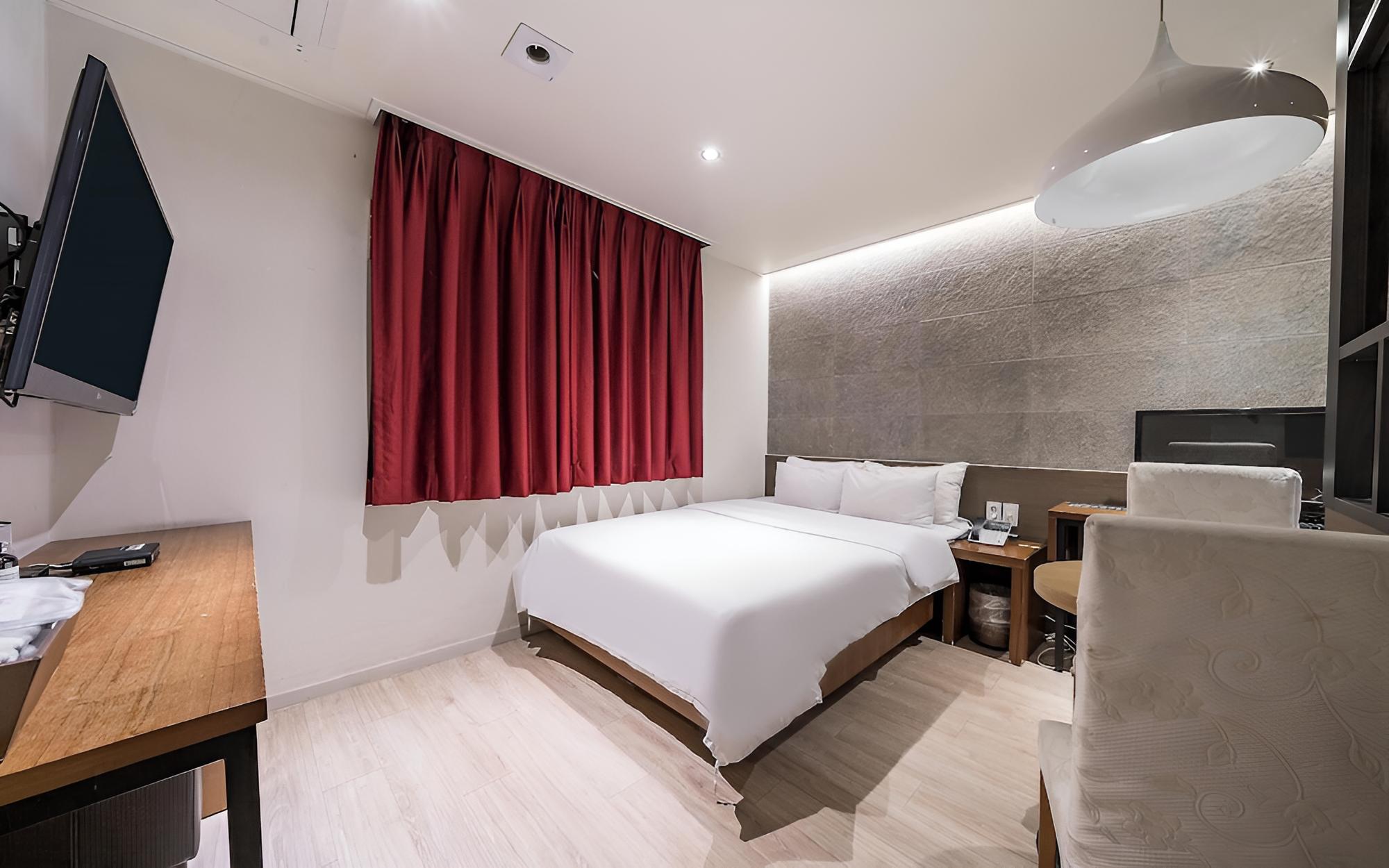 Room (Standard (OTT available in all rooms ) - Photo 1