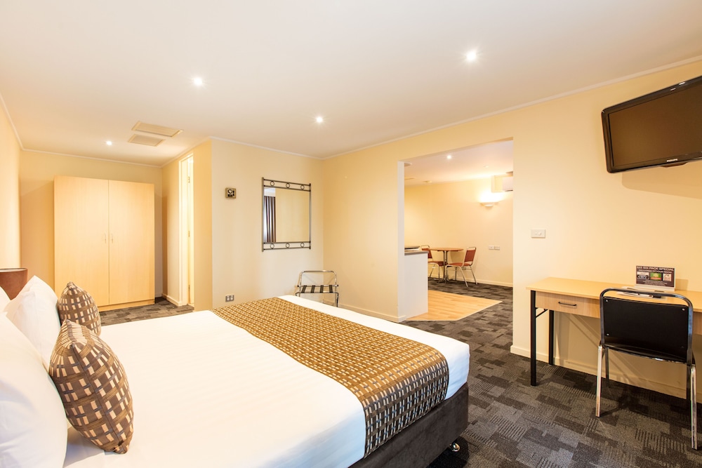Executive Apartment, Jetted Tub