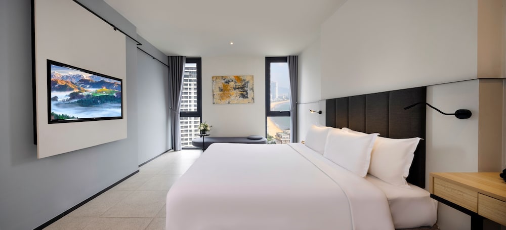 Deluxe Executive King Room - Photo 1