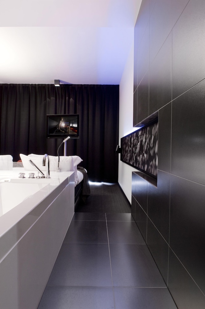 Deluxe Double Room, Bathtub photo 1