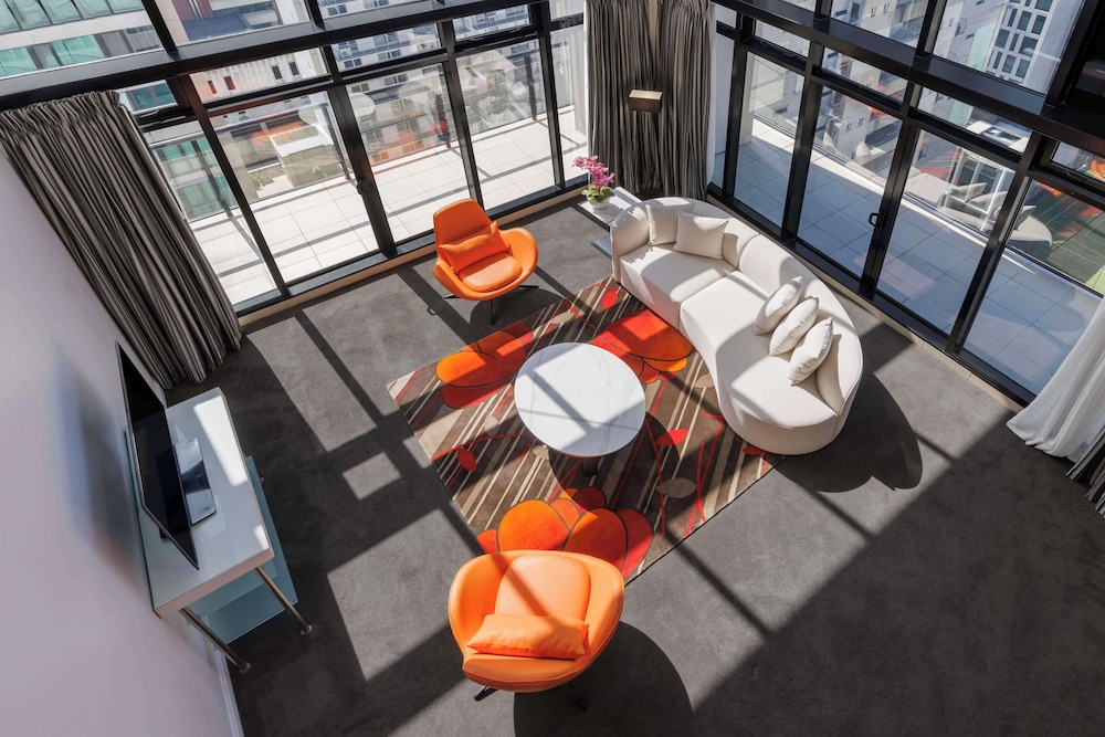 Three Bedroom Penthouse - Photo 5