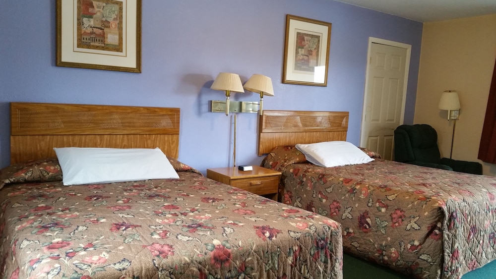 Standard Room, 1 King Bed and 1 Full Bed photo 1