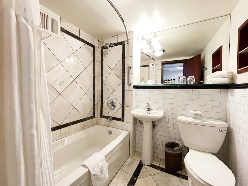 Twin Room (ground floor) thumbnail 5