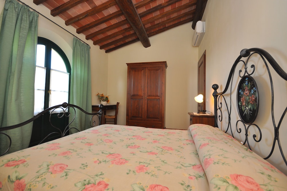 Apartment, 2 Bedrooms, Garden View, Garden Area (3+2 Posti letto) photo 2