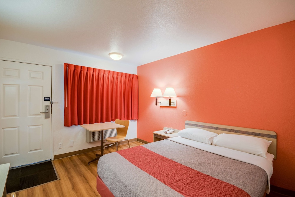 Deluxe Room, 1 Double Bed, Accessible, Smoking photo 2