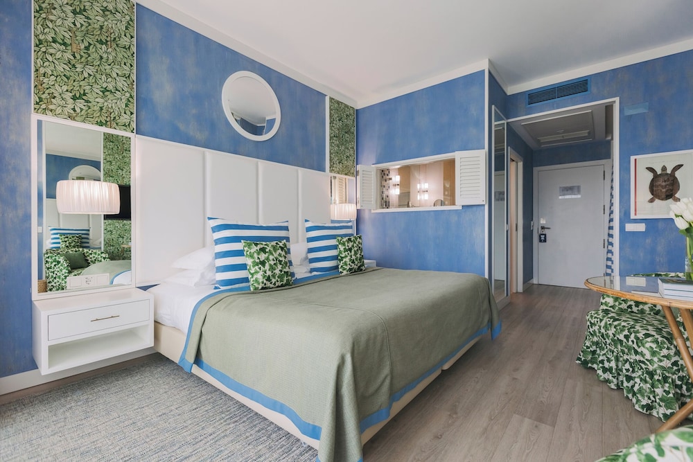 Premium Double or Twin Room, Partial Ocean View - Photo 8