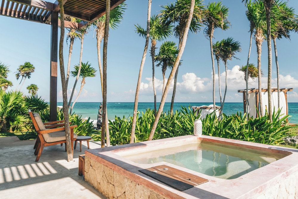 Sea Front Room With Refreshing Plunge Pool