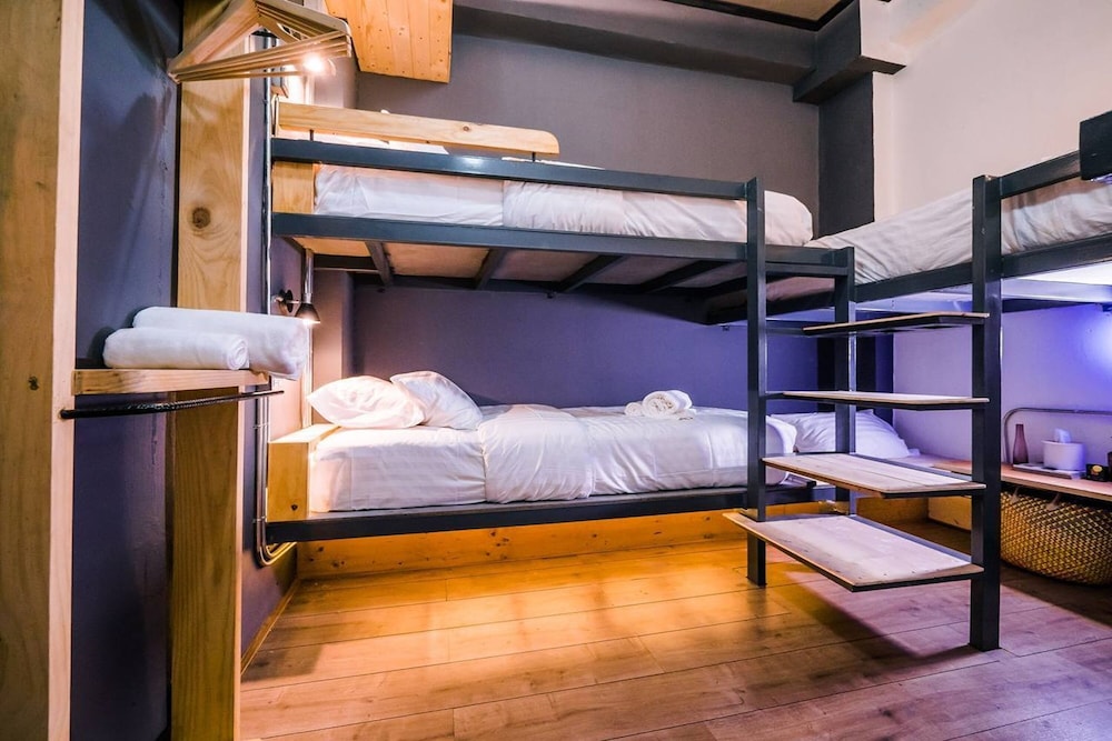 Standard Quadruple Room with Shared Bathroom photo 1