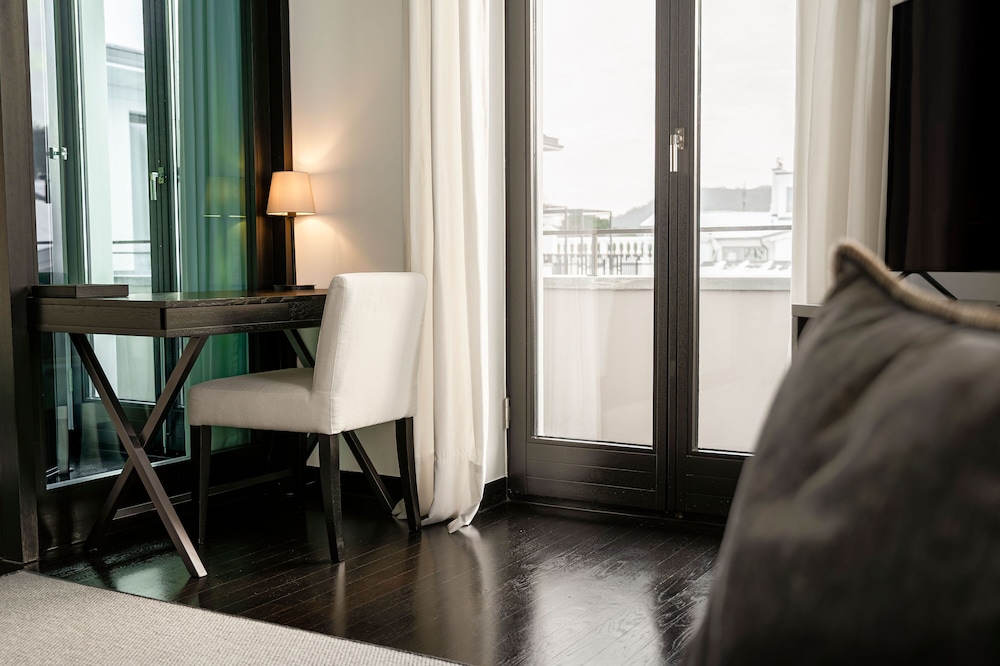 Romantic Suite thumbnail 6