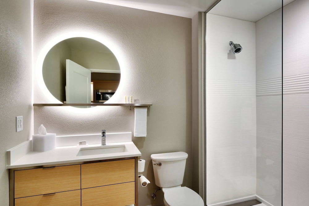 Suite, 1 Bedroom - Photo 13