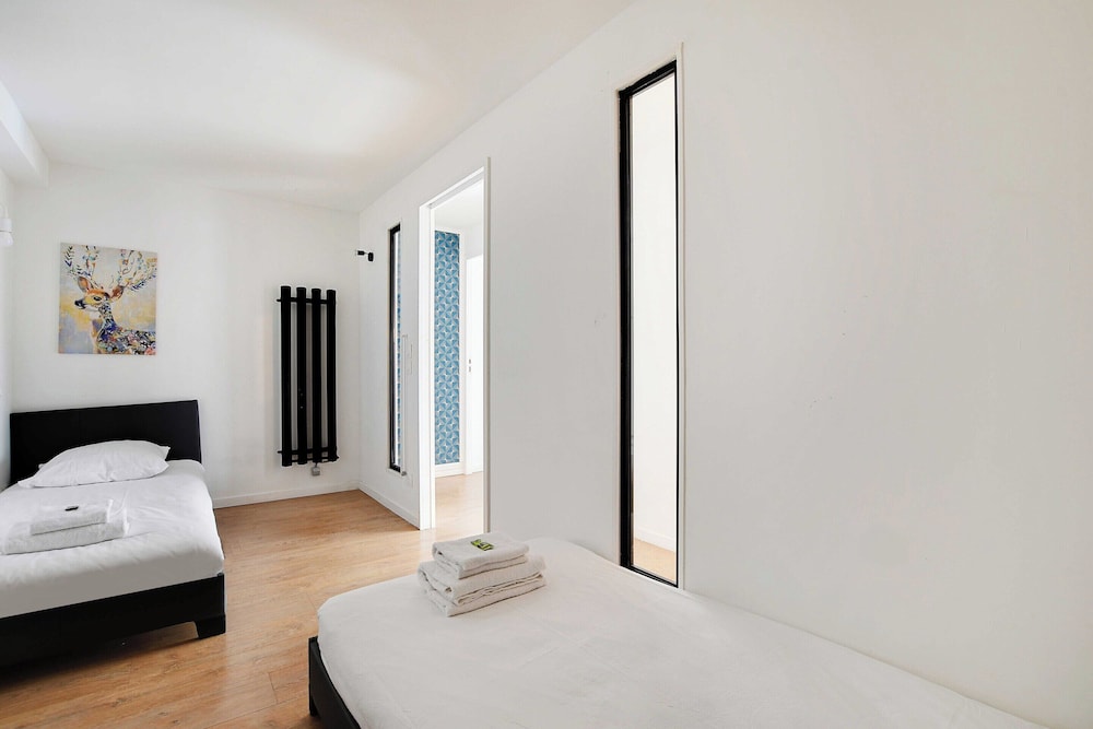 Apartment photo 2