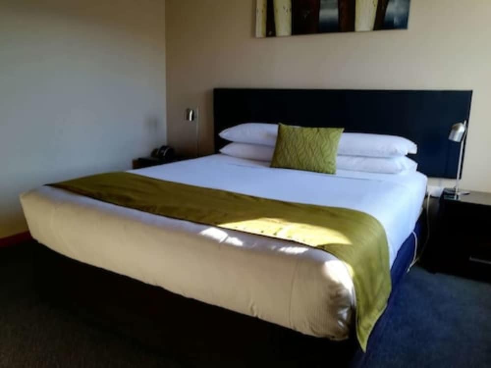 Deluxe Suite – Unit 16 photo 2