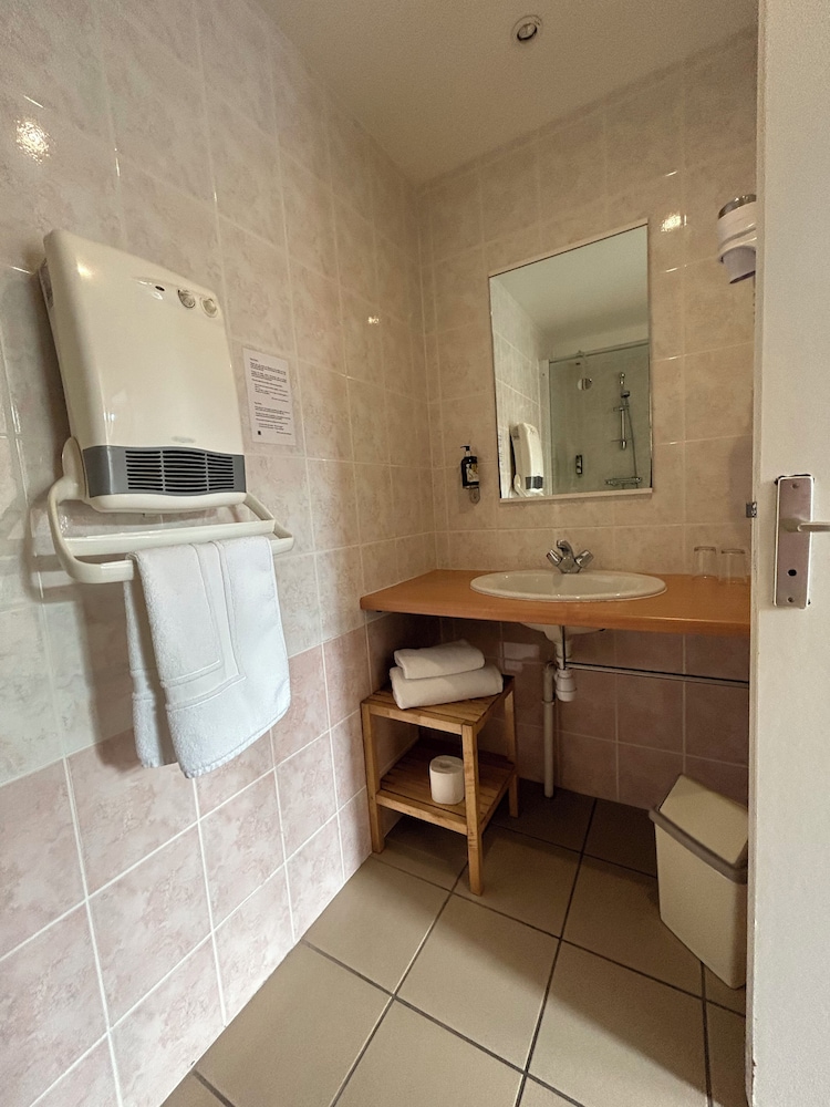 Economy Room - Photo 6