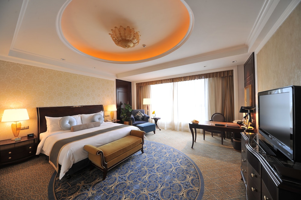 Executive King Bed Room - Photo 2