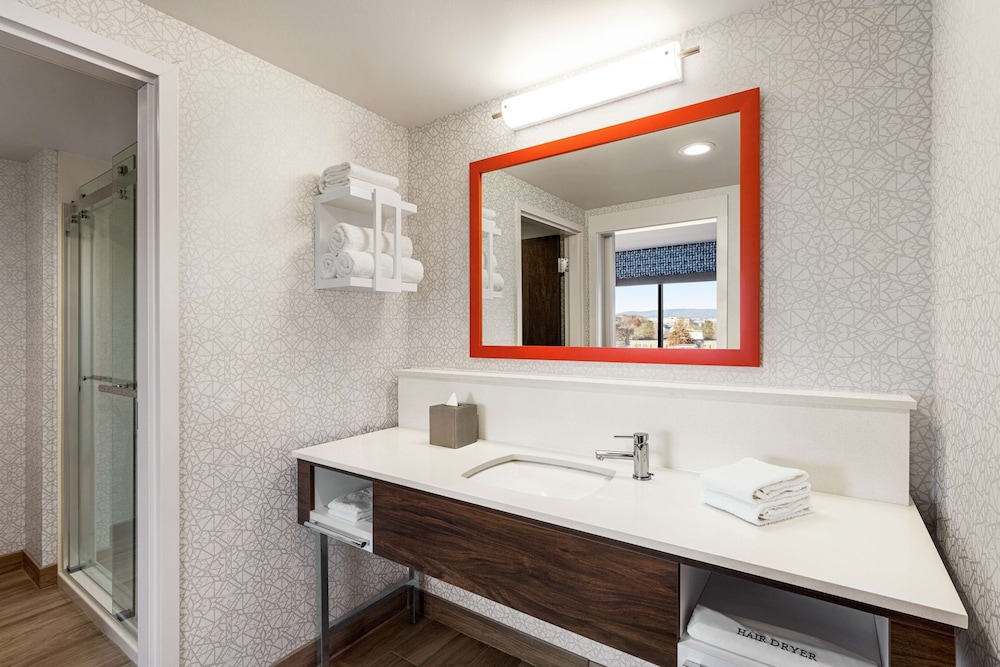 Suite, 1 King Bed, Accessible (Hearing) - Photo 8