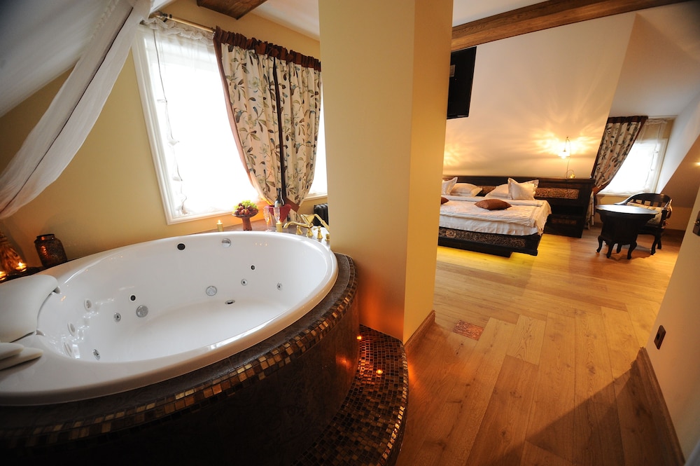 Luxury Suite, Jetted Tub, City View photo 1