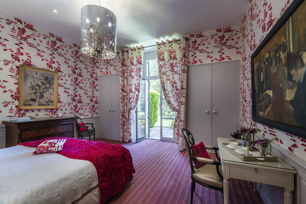 Luxurious Gallery photo 2