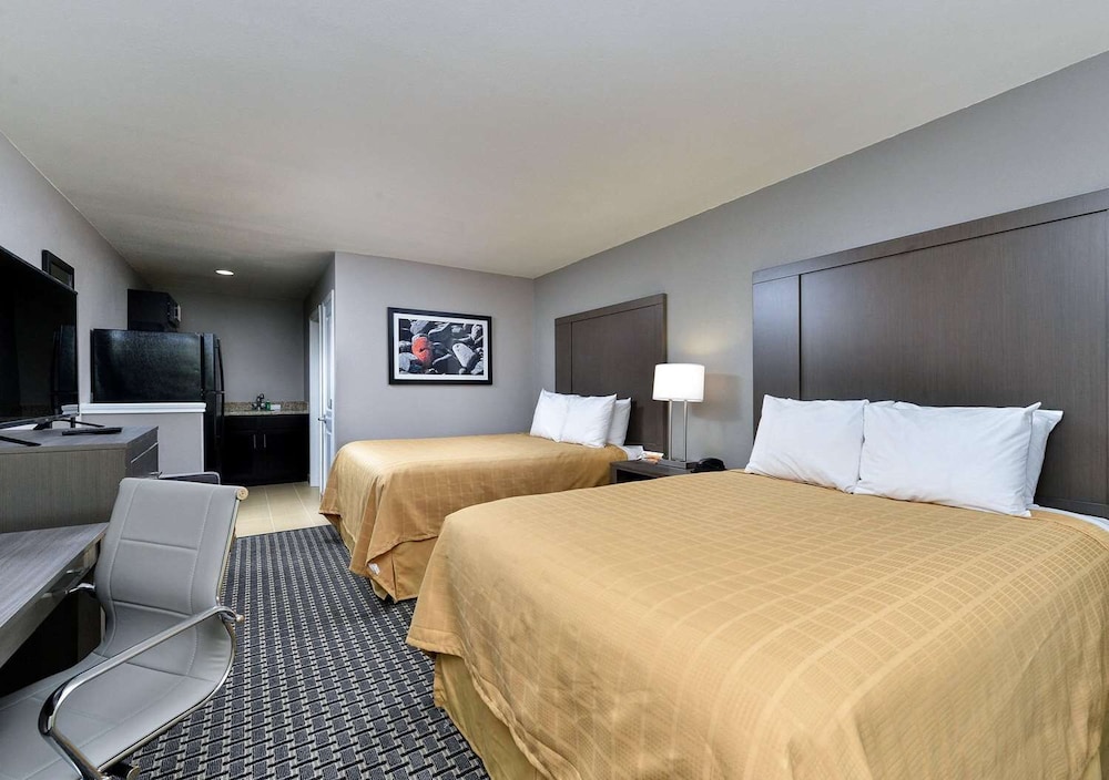 Standard Room, 2 Queen Beds photo 1