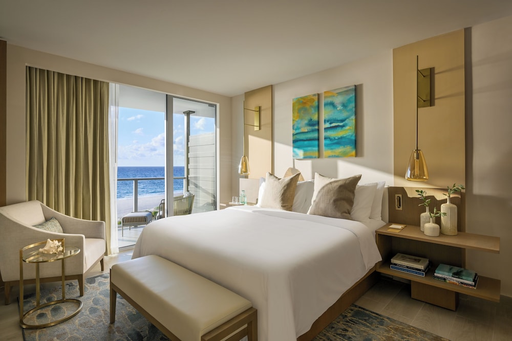 Junior Suite, 1 King Bed, Oceanfront - Photo 3