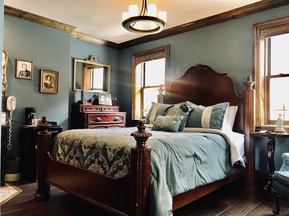 Deluxe Room, 1 Queen Bed, Non Smoking, Refrigerator (Mahler) photo 3