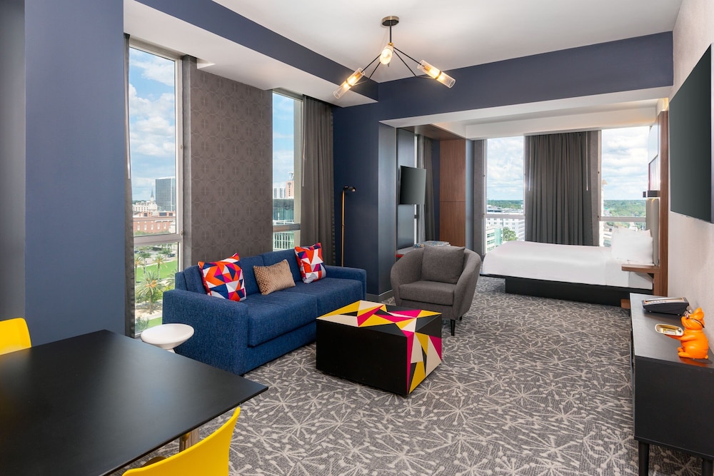 Suite, 1 King Bed