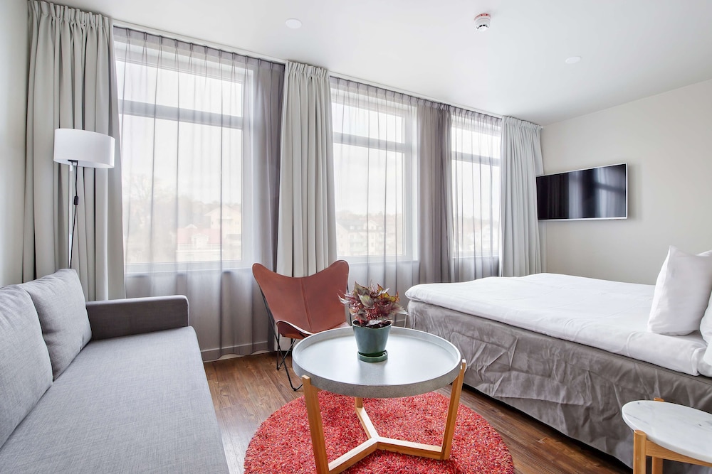 Family Room, 1 King Bed, Non Smoking (with Sofabed) - Photo 1