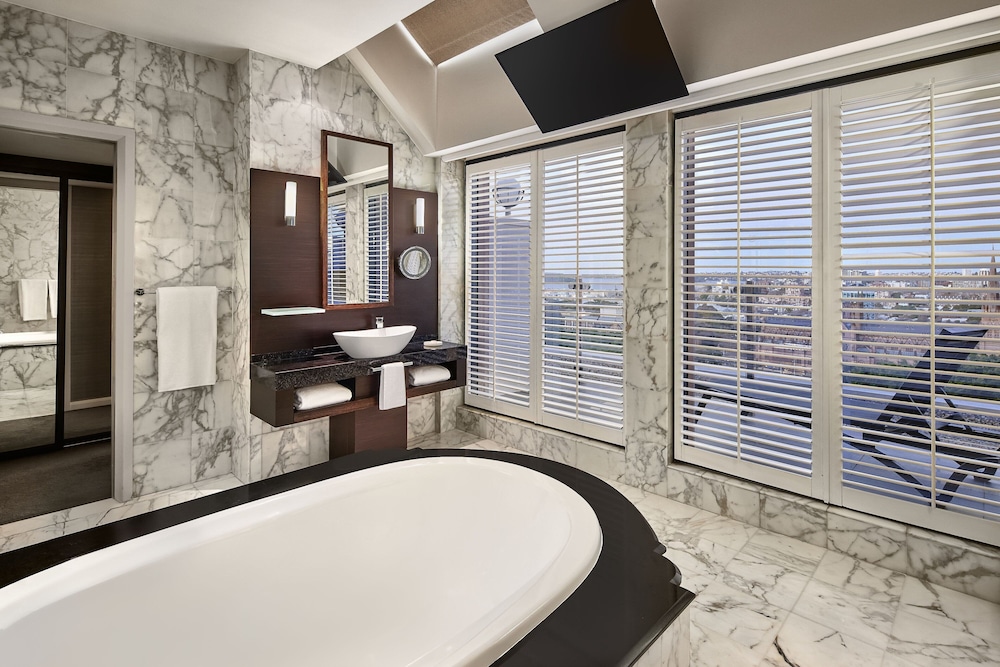 Executive Suite, 1 Bedroom, Terrace thumbnail 5