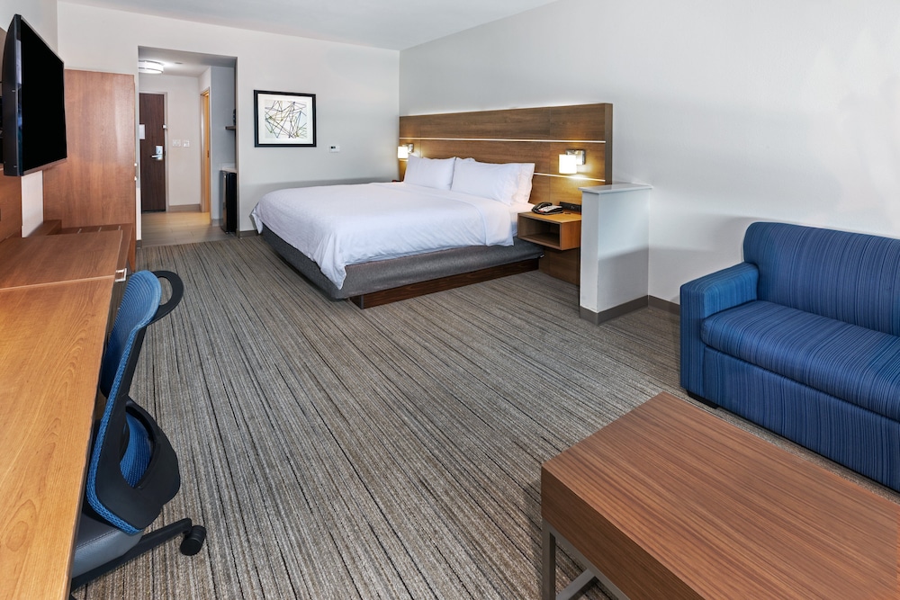 Suite, 1 King Bed, Accessible (Communications) - Photo 2