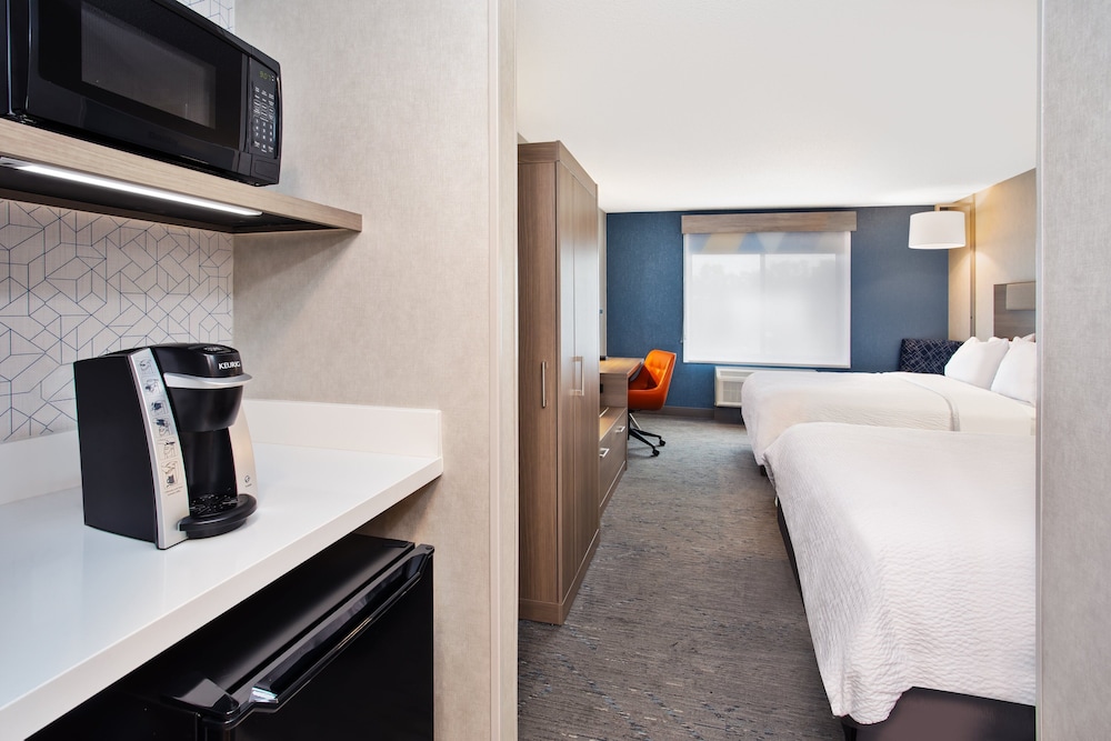 Standard Room, 2 Queen Beds - Photo 5