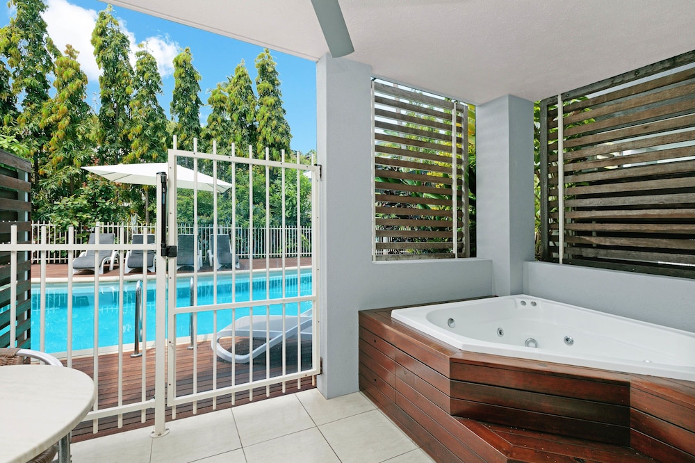 Spa Swim Out Room - Photo 3