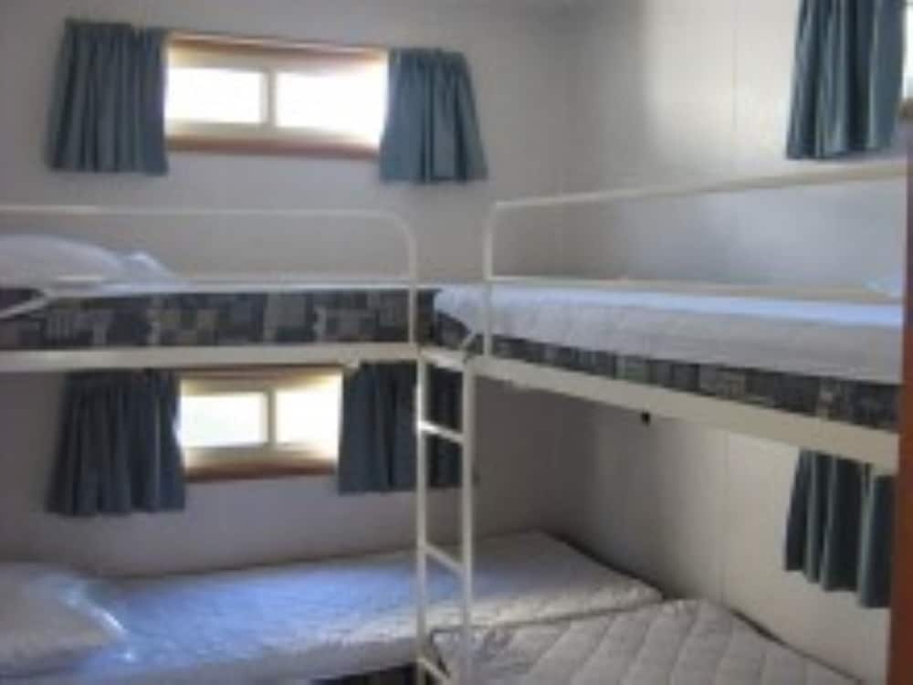 Standard Cabin - Sleeps 6 - Dog Friendly photo 2