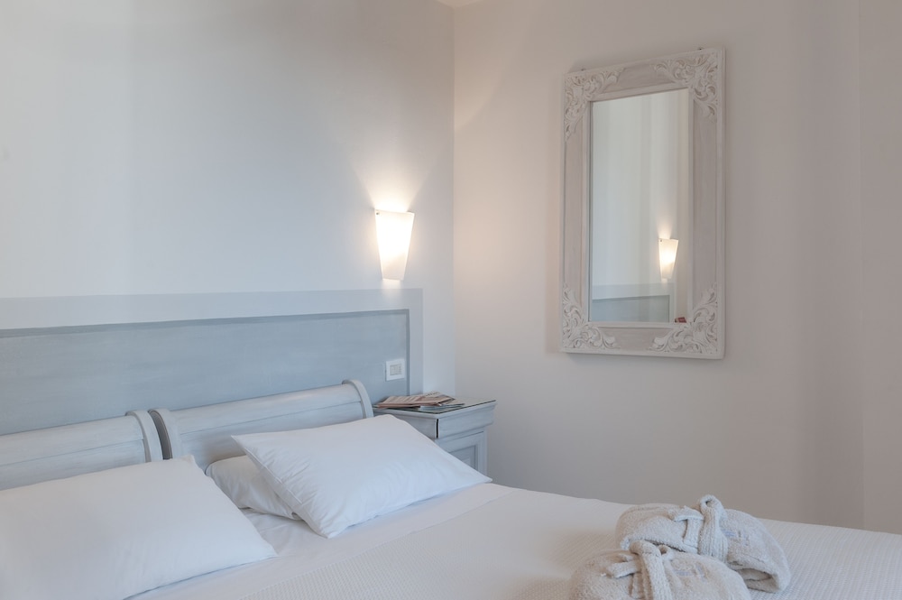 Standard Double or Twin Room - Photo 2