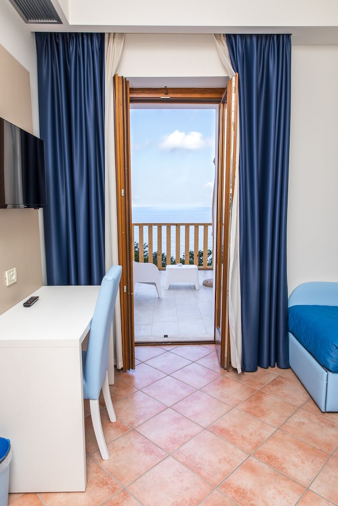 Panoramic Room, Terrace, Sea View photo 2
