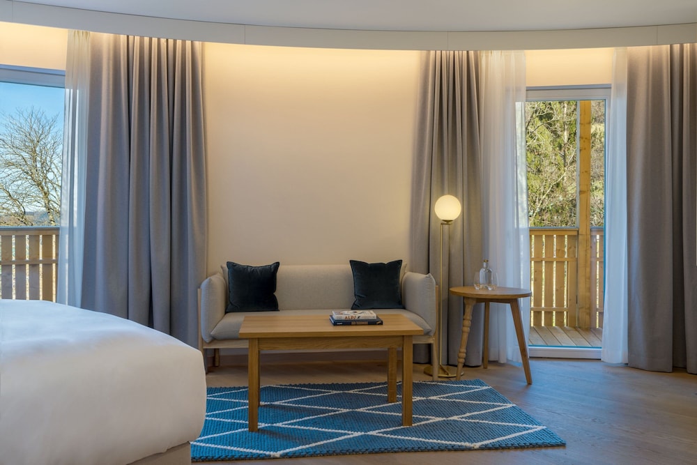 Deluxe Room, 1 King Bed - Photo 1