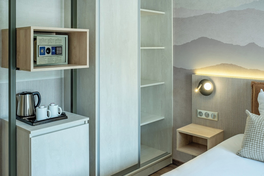 Superior Double or Twin Room, Accessible - Photo 6
