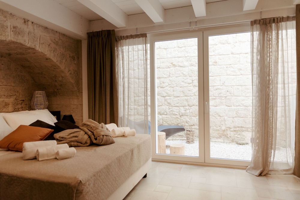 Deluxe Room - Photo 1